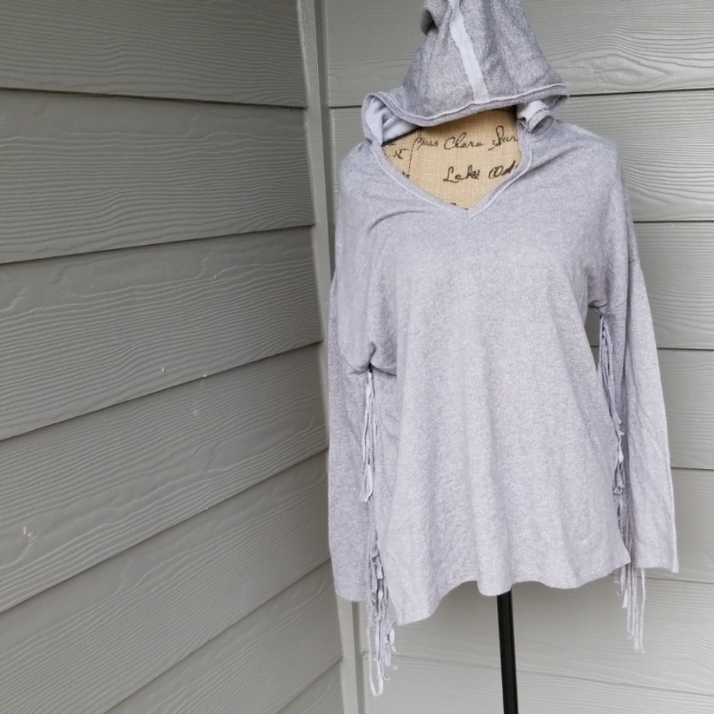 Fringed sleeve grey sweater